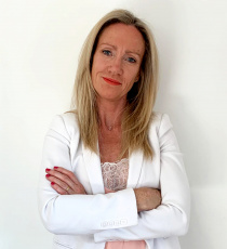 Julie - Agence d'assurances Assurfina